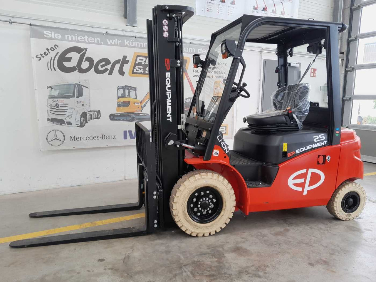 EP Equipment EFL253 / Triplex: 4,80m / SS / Neu - Elektromos targonca: 1 kép. EP Equipment EFL253 / Triplex: 4,80m / SS / Neu - Elektromos targonca: 1 kép.