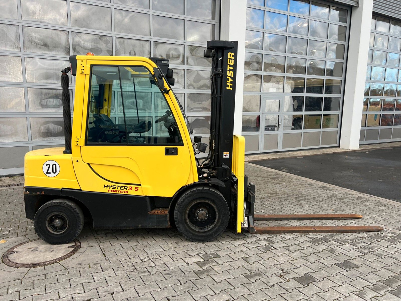 Hyster H3.5 FT / Drehgerät / Hubhöhe: 3.61m / nur 970h! - Egyéb gépek: 2 kép. Hyster H3.5 FT / Drehgerät / Hubhöhe: 3.61m / nur 970h! - Egyéb gépek: 2 kép.