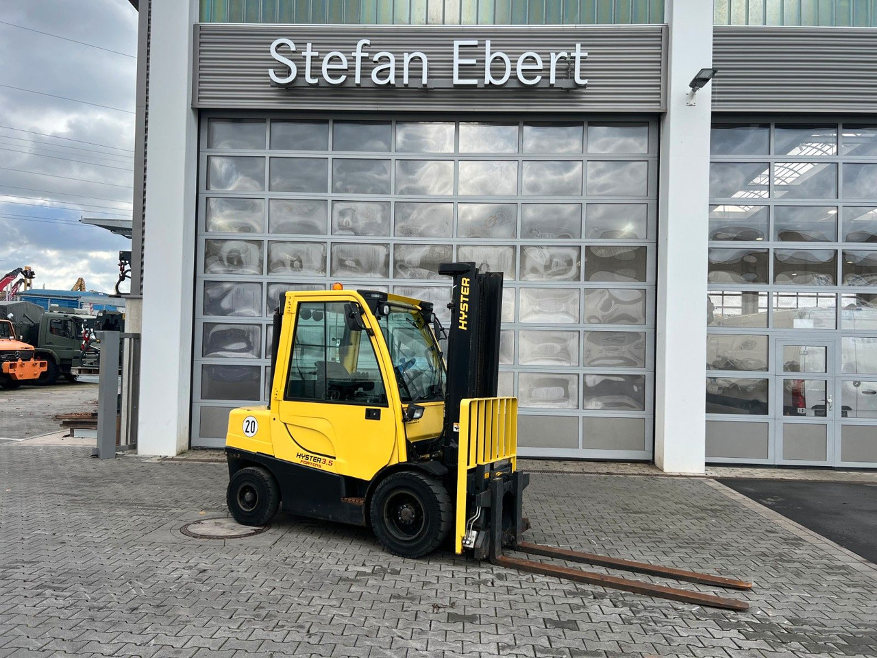 Hyster H3.5 FT / Drehgerät / Hubhöhe: 3.61m / nur 970h! - Egyéb gépek: 1 kép. Hyster H3.5 FT / Drehgerät / Hubhöhe: 3.61m / nur 970h! - Egyéb gépek: 1 kép.