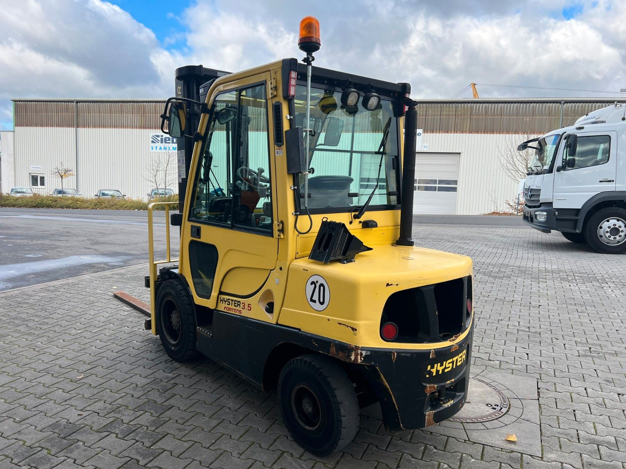Hyster H3.5 FT / Drehgerät / Hubhöhe: 3.61m / nur 970h! - Egyéb gépek: 5 kép. Hyster H3.5 FT / Drehgerät / Hubhöhe: 3.61m / nur 970h! - Egyéb gépek: 5 kép.