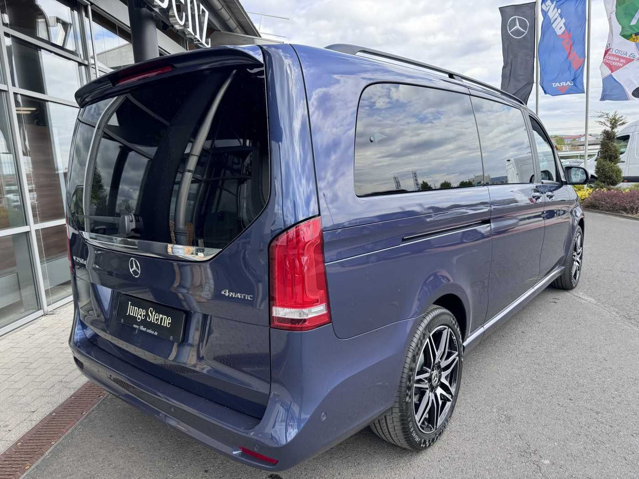Mercedes-Benz V 250 d EDITION 4MATIC AMG DISTRONIC AHK Tisch - Egyéb gépek: 4 kép. Mercedes-Benz V 250 d EDITION 4MATIC AMG DISTRONIC AHK Tisch - Egyéb gépek: 4 kép.