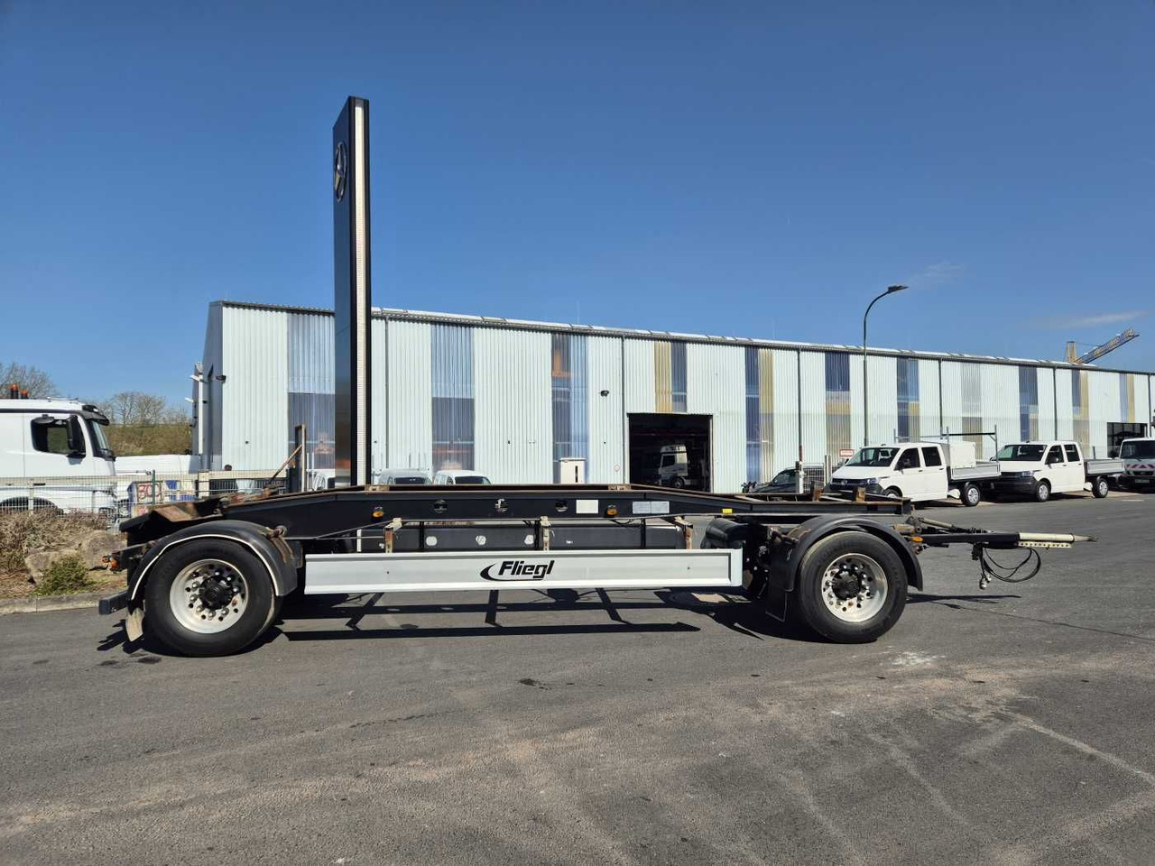 Fliegl ZPS180 Abroll-Container Tropper Pellet-Silo 22m³ Fliegl ZPS180 Abroll-Container Tropper Pellet-Silo 22m³ - Multiliftes/ Konténerszállító pótkocsi: 5 kép. Fliegl ZPS180 Abroll-Container Tropper Pellet-Silo 22m³ Fliegl ZPS180 Abroll-Container Tropper Pellet-Silo 22m³ - Multiliftes/ Konténerszállító pótkocsi: 5 kép.