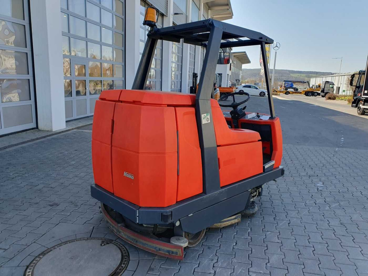 Hakomatic B 1100 / nur 704h! / 2006 - Súrológép: 4 kép. Hakomatic B 1100 / nur 704h! / 2006 - Súrológép: 4 kép.