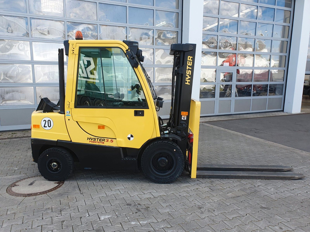 Hyster H3.5 FT / Triplex: 4,62m / nur 882h / SS - Dízel targonca: 3 kép. Hyster H3.5 FT / Triplex: 4,62m / nur 882h / SS - Dízel targonca: 3 kép.