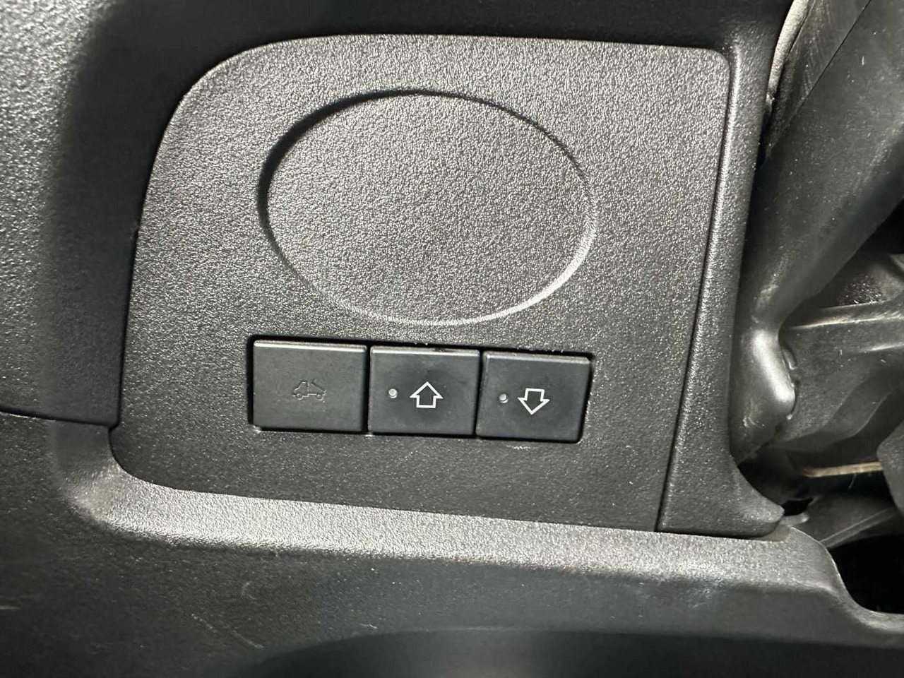 Billenőplatós kisteherautó Iveco 70C18H 3-S.Kipper *R.3750mm*7Sitze*AHK*: 14 kép.