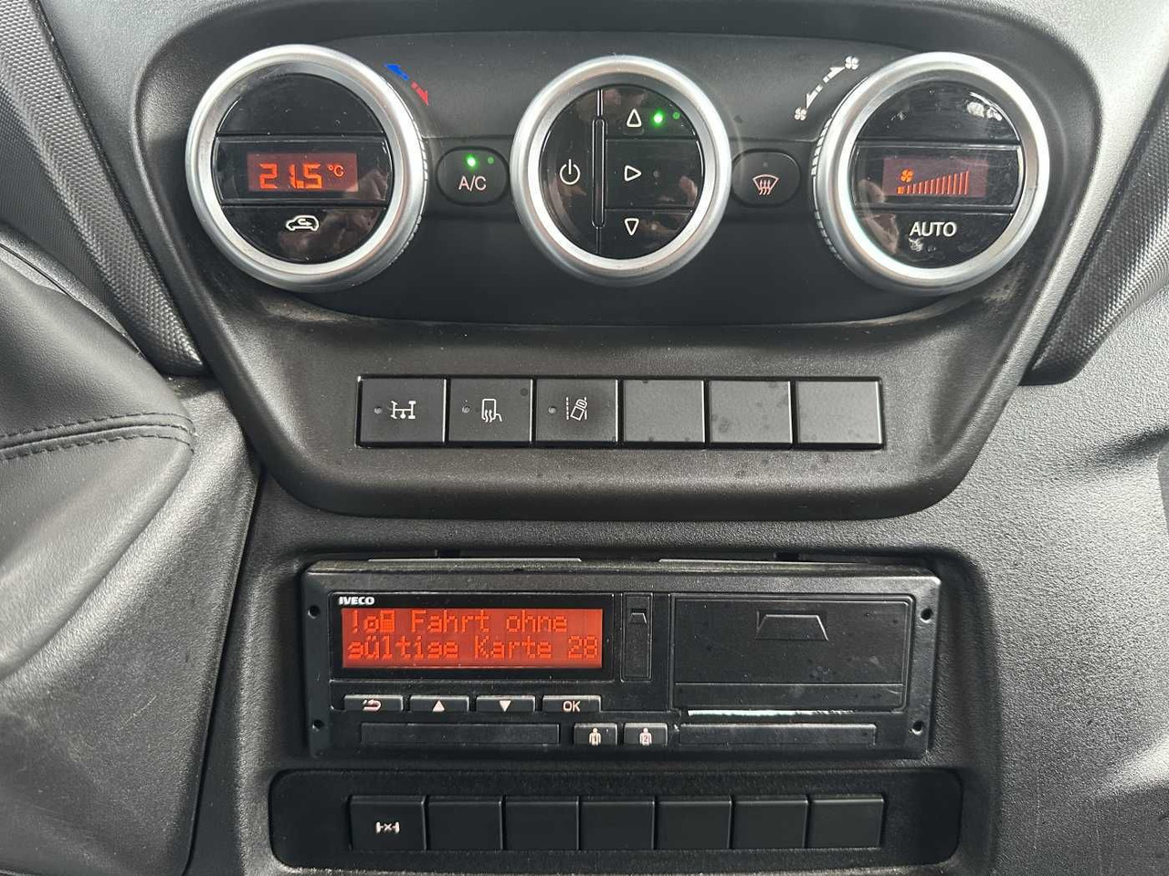 Billenőplatós kisteherautó Iveco 70C18H 3-S.Kipper *R.3750mm*7Sitze*AHK*: 13 kép.