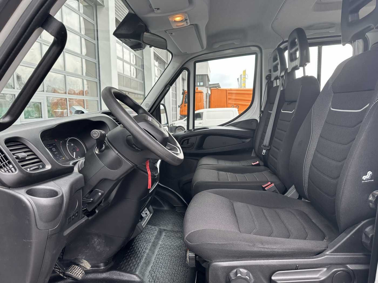 Billenőplatós kisteherautó Iveco 70C18H 3-S.Kipper *R.3750mm*7Sitze*AHK*: 9 kép.