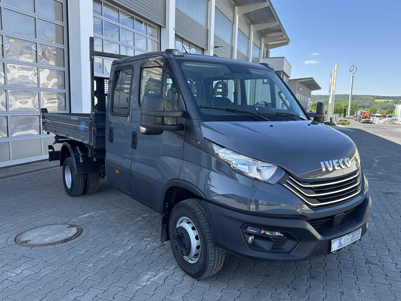 Iveco 70C18H Meiller 3-S.Kipper *R.3750mm*7Sitze*AHK* - Billenőplatós kisteherautó: 3 kép. Iveco 70C18H Meiller 3-S.Kipper *R.3750mm*7Sitze*AHK* - Billenőplatós kisteherautó: 3 kép.