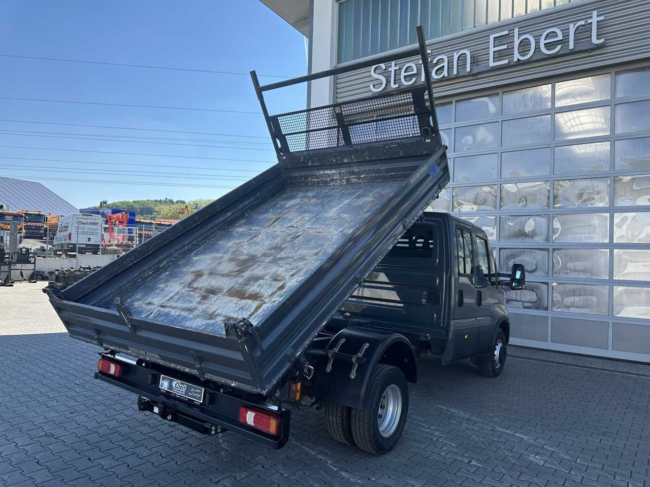 Iveco 70C18H Meiller 3-S.Kipper *R.3750mm*7Sitze*AHK* - Billenőplatós kisteherautó: 4 kép. Iveco 70C18H Meiller 3-S.Kipper *R.3750mm*7Sitze*AHK* - Billenőplatós kisteherautó: 4 kép.