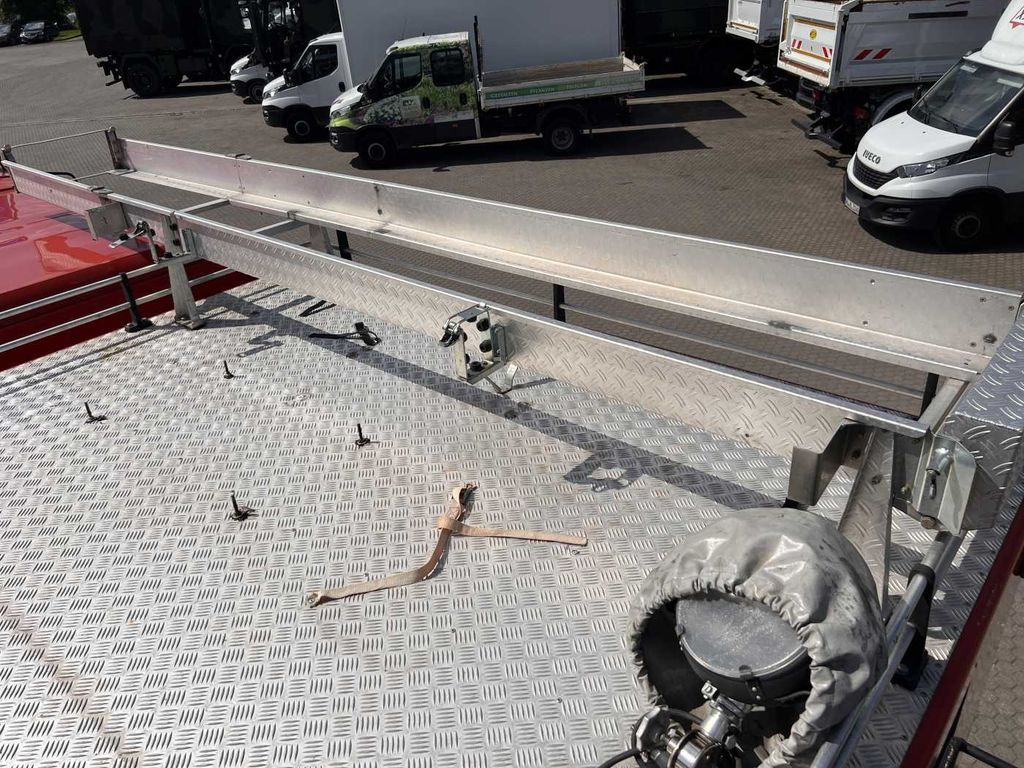 Tűzoltóautó Iveco 75-16 AW 4x4 LF8 Feuerwehr Standheizung 9 Sitze: 13 kép.