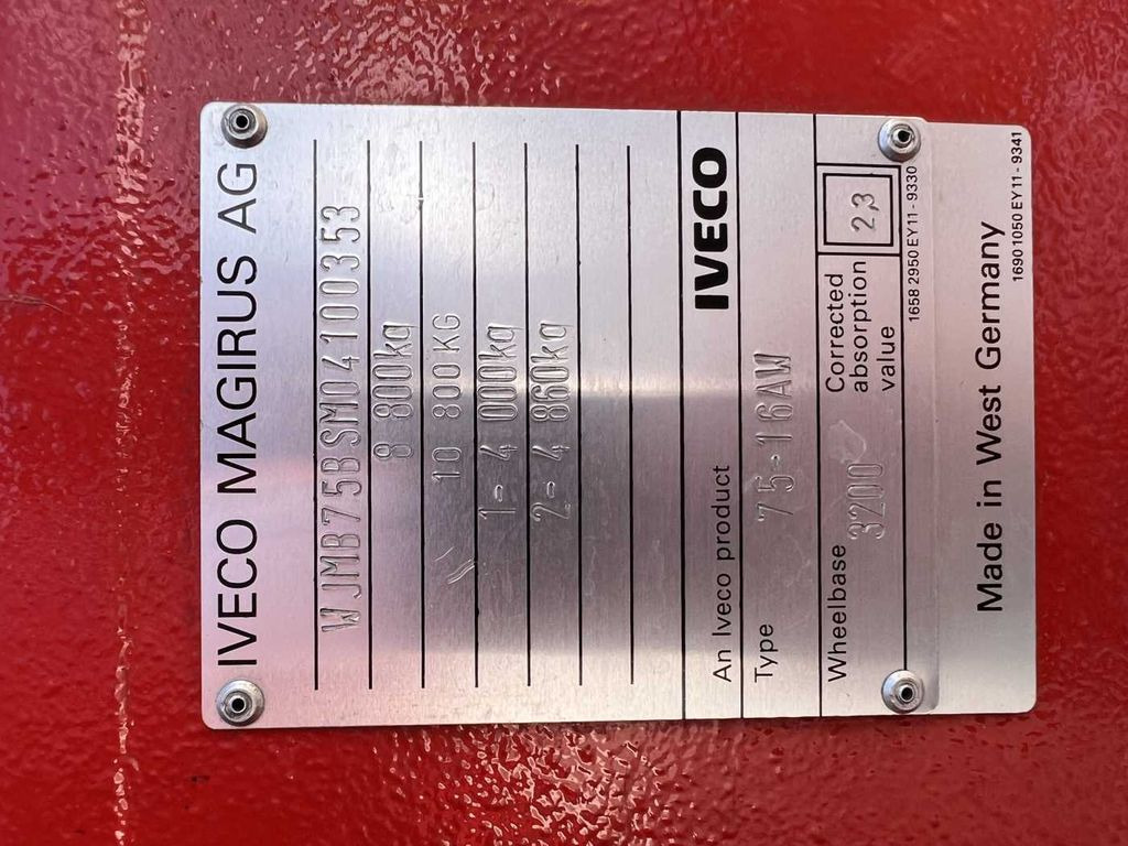 Tűzoltóautó Iveco 75-16 AW 4x4 LF8 Feuerwehr Standheizung 9 Sitze: 15 kép.