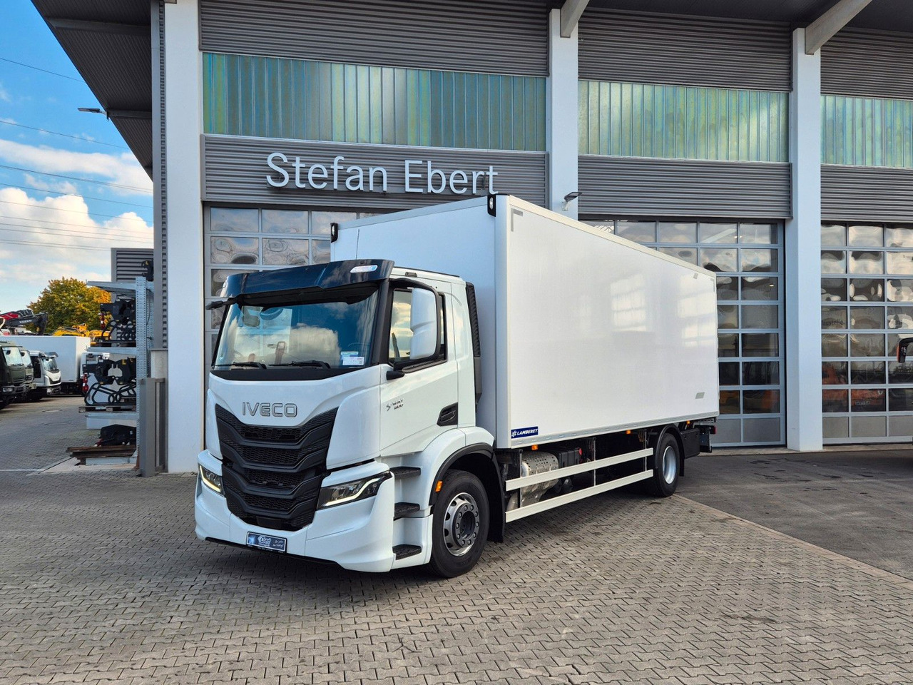 Iveco AD190S40/FP Lamberet Mitsubishi LBW Tür AHK - Hűtős teherautó: 1 kép. Iveco AD190S40/FP Lamberet Mitsubishi LBW Tür AHK - Hűtős teherautó: 1 kép.