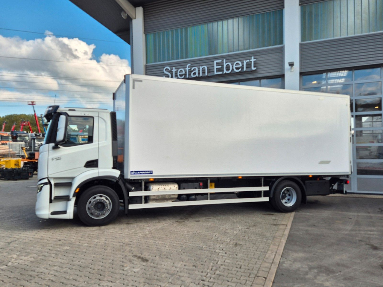 Iveco AD190S40/FP Lamberet Mitsubishi LBW Tür AHK - Hűtős teherautó: 5 kép. Iveco AD190S40/FP Lamberet Mitsubishi LBW Tür AHK - Hűtős teherautó: 5 kép.