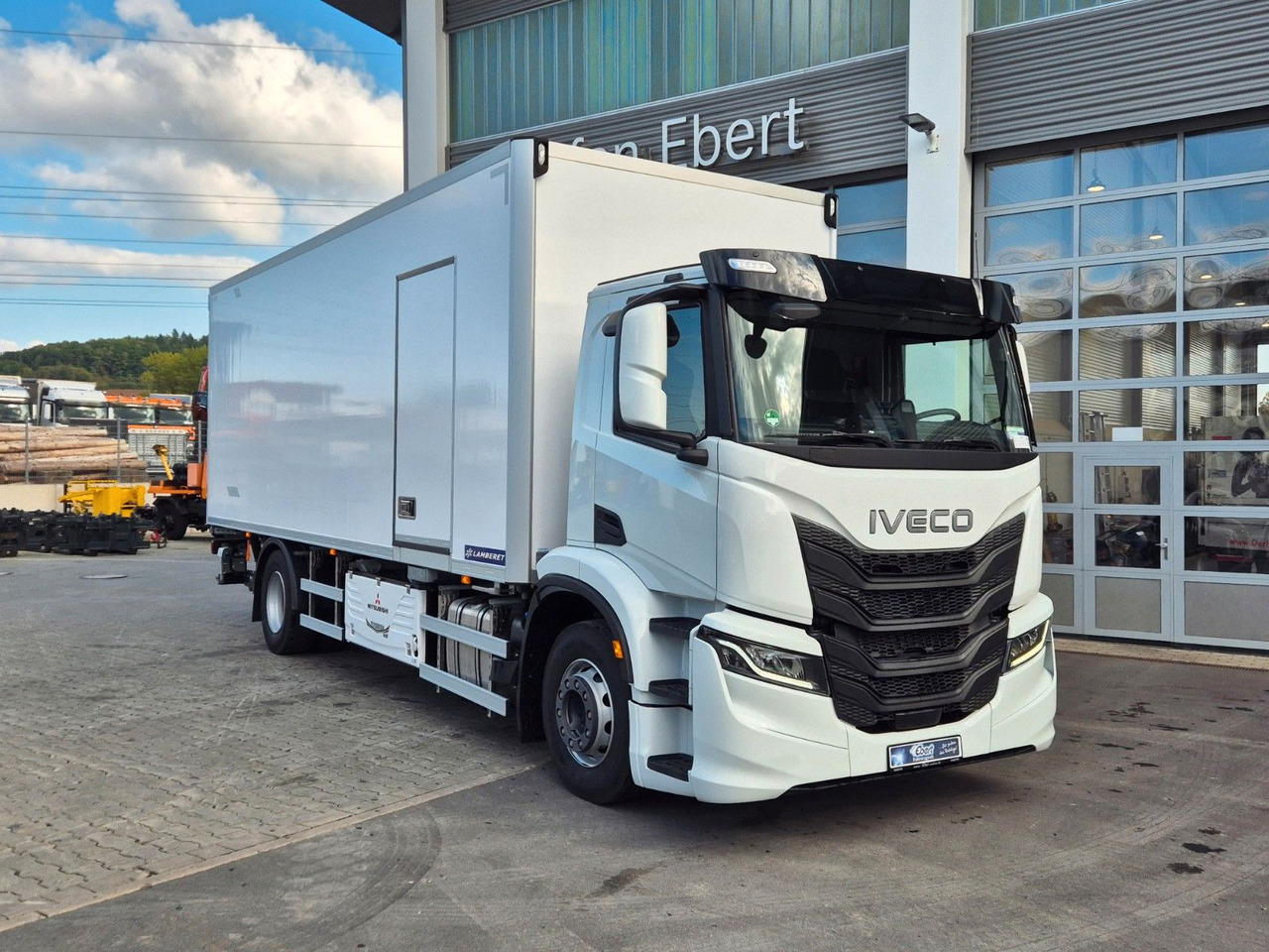 Iveco AD190S40/FP Lamberet Mitsubishi LBW Tür AHK - Hűtős teherautó: 2 kép. Iveco AD190S40/FP Lamberet Mitsubishi LBW Tür AHK - Hűtős teherautó: 2 kép.