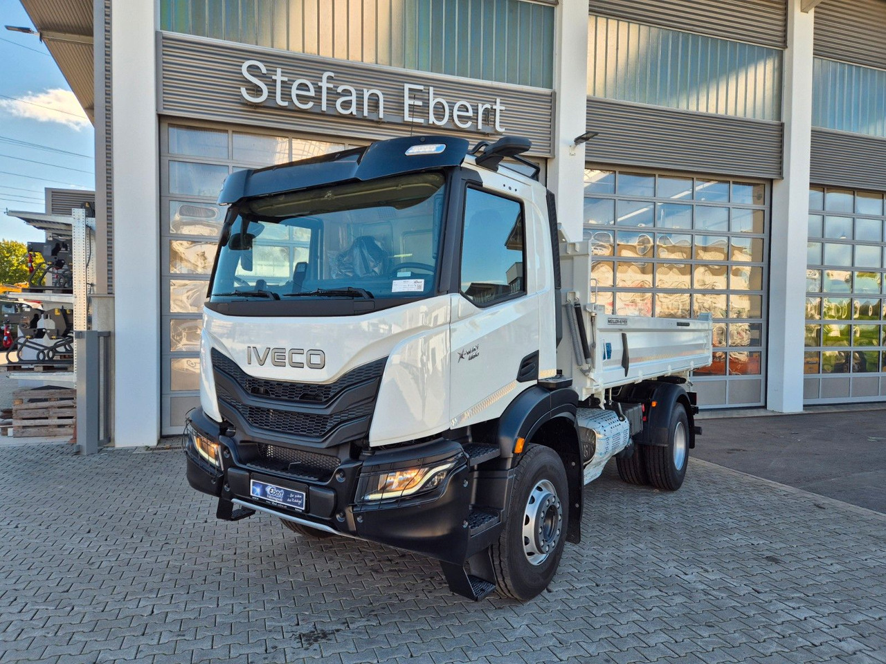 Iveco AD200X46 HR OFF Meiller 3-S.-Kipper *MirrorCam* - Billenőplatós teherautó: 2 kép. Iveco AD200X46 HR OFF Meiller 3-S.-Kipper *MirrorCam* - Billenőplatós teherautó: 2 kép.