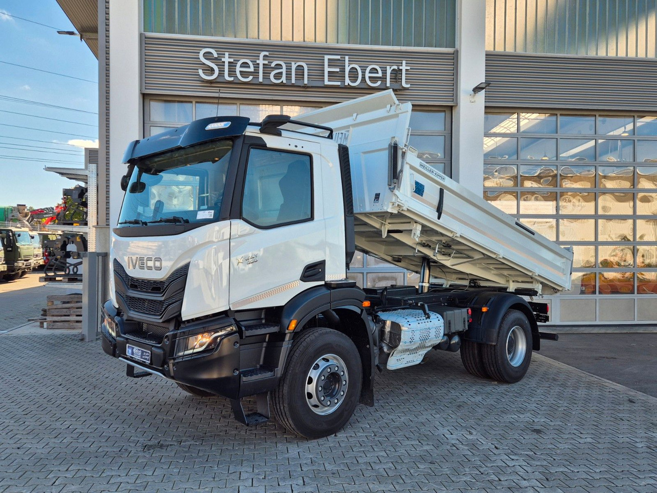 Iveco AD200X46 HR OFF Meiller 3-S.-Kipper *MirrorCam* - Billenőplatós teherautó: 1 kép. Iveco AD200X46 HR OFF Meiller 3-S.-Kipper *MirrorCam* - Billenőplatós teherautó: 1 kép.