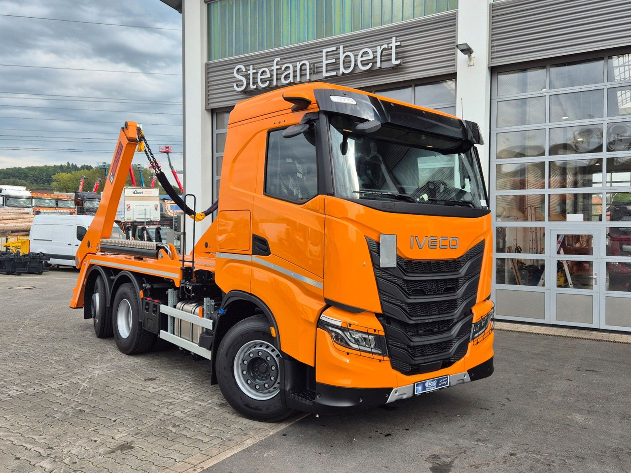 Iveco AS280X58Y/ PS ON Hiab FTR18 Funk AHK Bett Cam - Billenőplatós teherautó: 3 kép. Iveco AS280X58Y/ PS ON Hiab FTR18 Funk AHK Bett Cam - Billenőplatós teherautó: 3 kép.