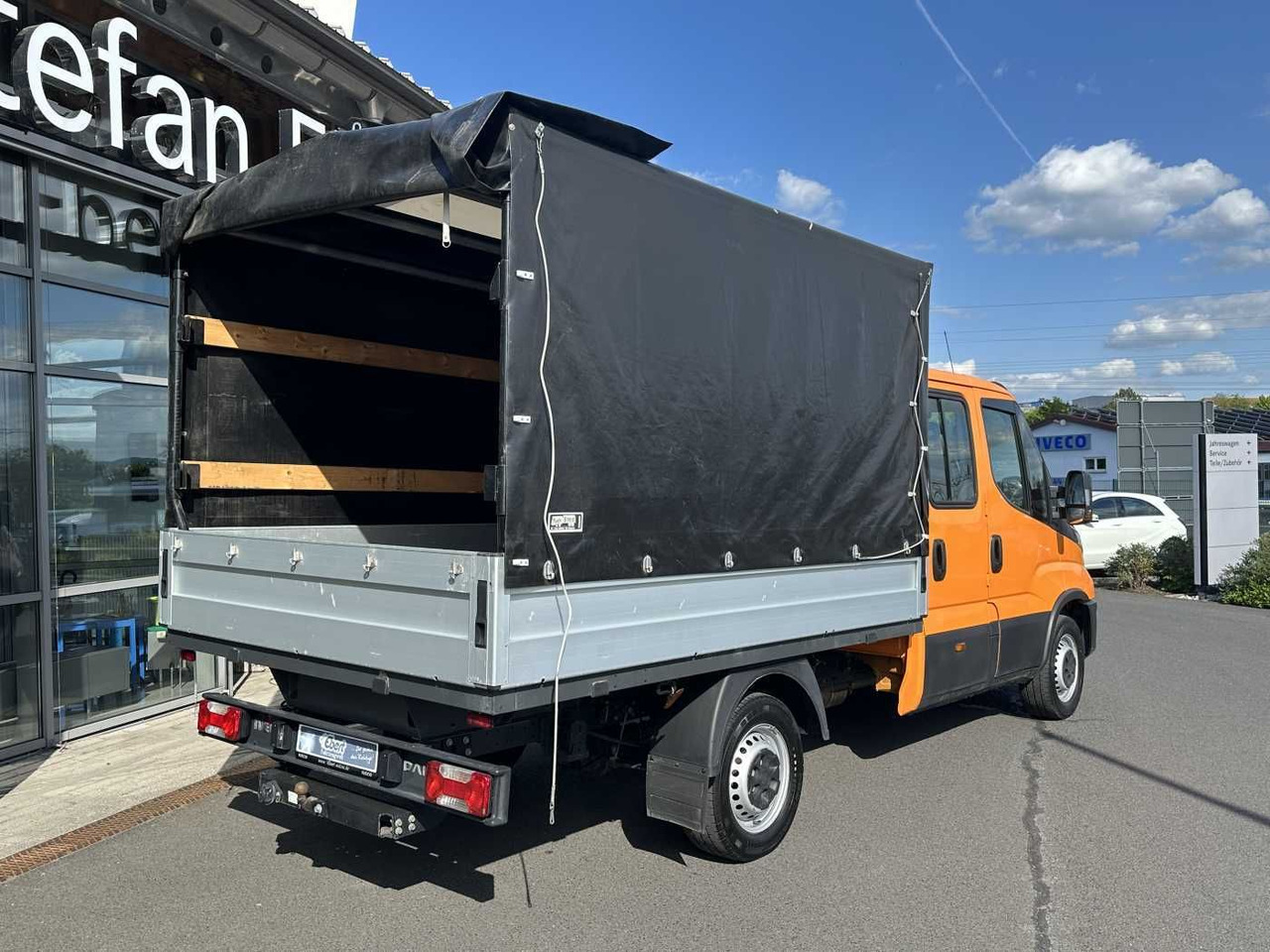 Platós kisteherautó Iveco Daily 35S14 Pritsche+Plane *AHK*Ladekran*7-Sitze: 9 kép.
