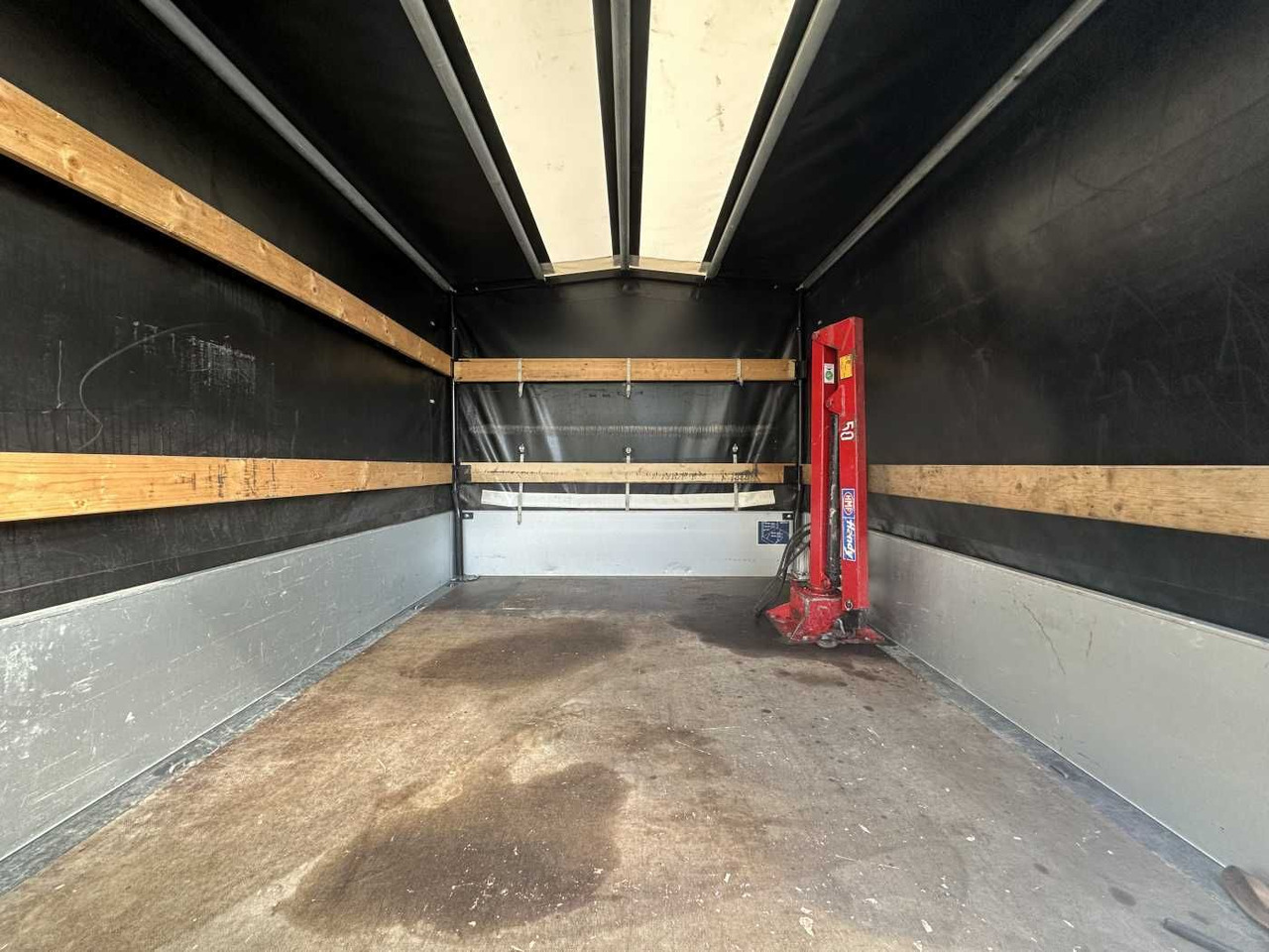 Platós kisteherautó Iveco Daily 35S14 Pritsche+Plane *AHK*Ladekran*7-Sitze: 6 kép.