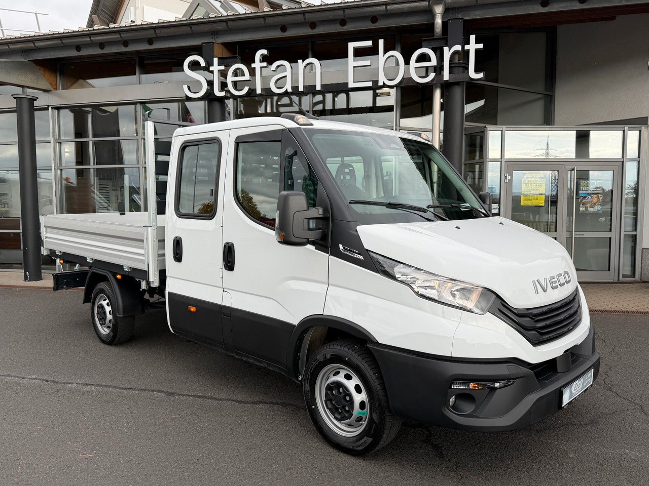 Iveco Daily 35S16 A8 *R.3450mm*Automatik*AHK*7-Sitze* - Billenőplatós kisteherautó, Duplakabinos kisteherautó: 1 kép. Iveco Daily 35S16 A8 *R.3450mm*Automatik*AHK*7-Sitze* - Billenőplatós kisteherautó, Duplakabinos kisteherautó: 1 kép.