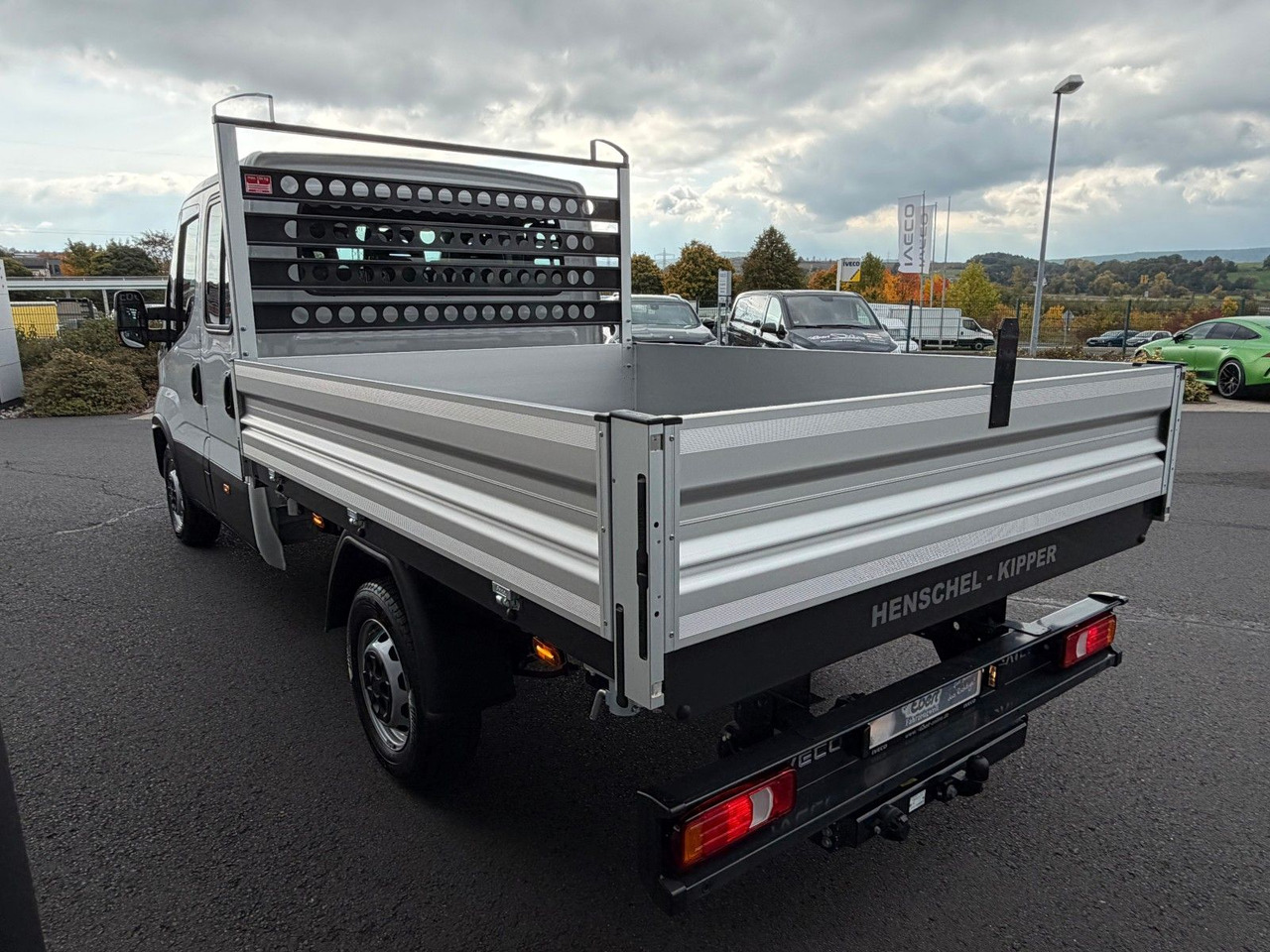 Iveco Daily 35S16 A8 *R.3450mm*Automatik*AHK*7-Sitze* - Billenőplatós kisteherautó, Duplakabinos kisteherautó: 4 kép. Iveco Daily 35S16 A8 *R.3450mm*Automatik*AHK*7-Sitze* - Billenőplatós kisteherautó, Duplakabinos kisteherautó: 4 kép.