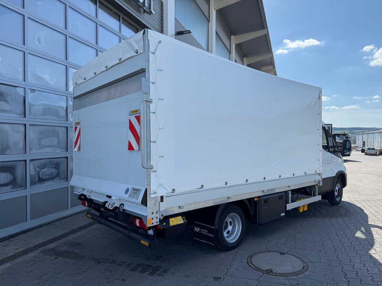 Iveco Daily 50C16 HA8 Pritsche+Plane *LBW* 3x - Ponyvás kisteherautó: 3 kép. Iveco Daily 50C16 HA8 Pritsche+Plane *LBW* 3x - Ponyvás kisteherautó: 3 kép.