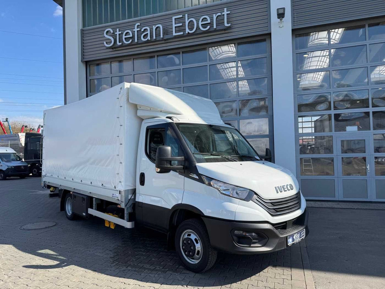 Iveco Daily 50C16 HA8 Pritsche+Plane *LBW* 3x - Ponyvás kisteherautó: 1 kép. Iveco Daily 50C16 HA8 Pritsche+Plane *LBW* 3x - Ponyvás kisteherautó: 1 kép.