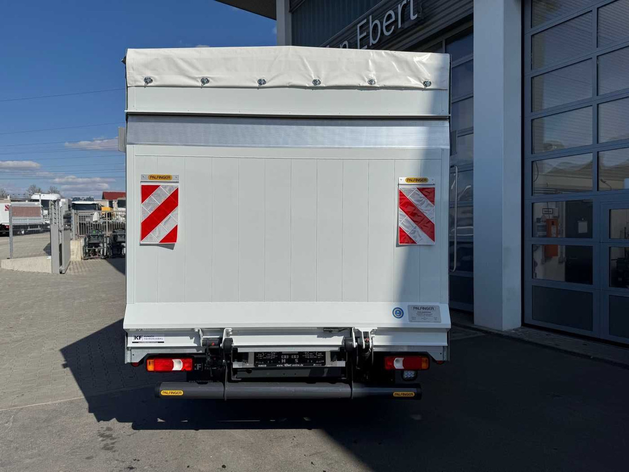 Iveco Daily 50C16 HA8 Pritsche+Plane *LBW* 3x - Ponyvás kisteherautó: 4 kép. Iveco Daily 50C16 HA8 Pritsche+Plane *LBW* 3x - Ponyvás kisteherautó: 4 kép.
