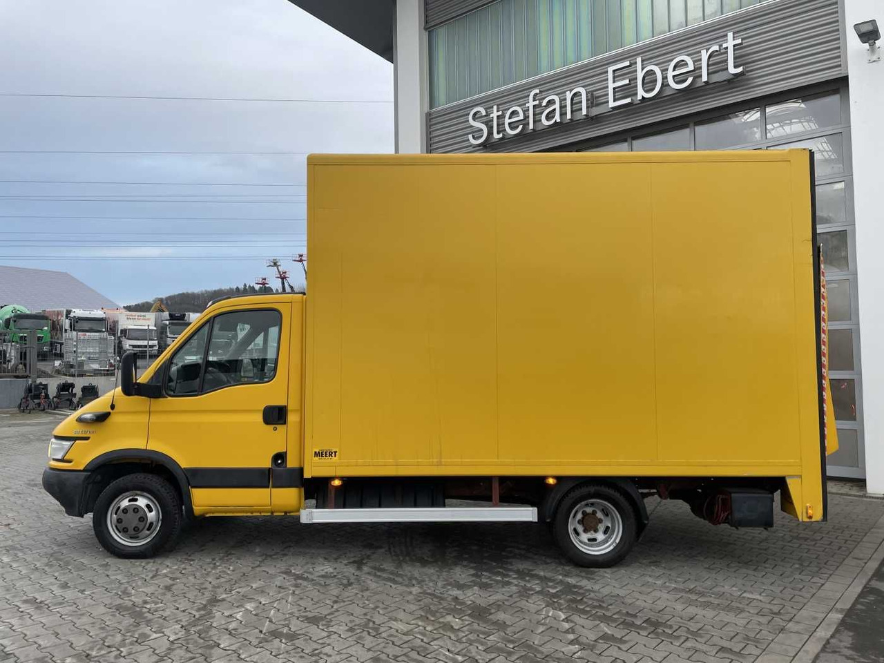 Iveco Daily 50C17 3.0L *Koffer*LBW*Klima* - Dobozos kisteherautó: 2 kép. Iveco Daily 50C17 3.0L *Koffer*LBW*Klima* - Dobozos kisteherautó: 2 kép.