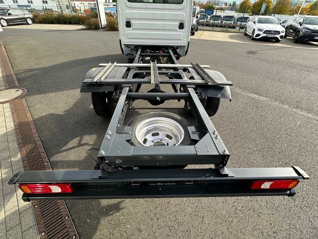 Iveco Daily 50C18 3.0L *R3750mm*Navi*Klima* 3x - Alvaz teherautó: 5 kép. Iveco Daily 50C18 3.0L *R3750mm*Navi*Klima* 3x - Alvaz teherautó: 5 kép.