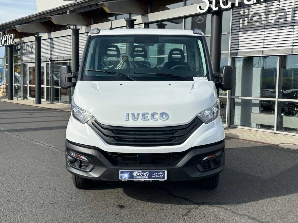 Iveco Daily 50C18 3.0L *R3750mm*Navi*Klima* 3x - Alvaz teherautó: 2 kép. Iveco Daily 50C18 3.0L *R3750mm*Navi*Klima* 3x - Alvaz teherautó: 2 kép.