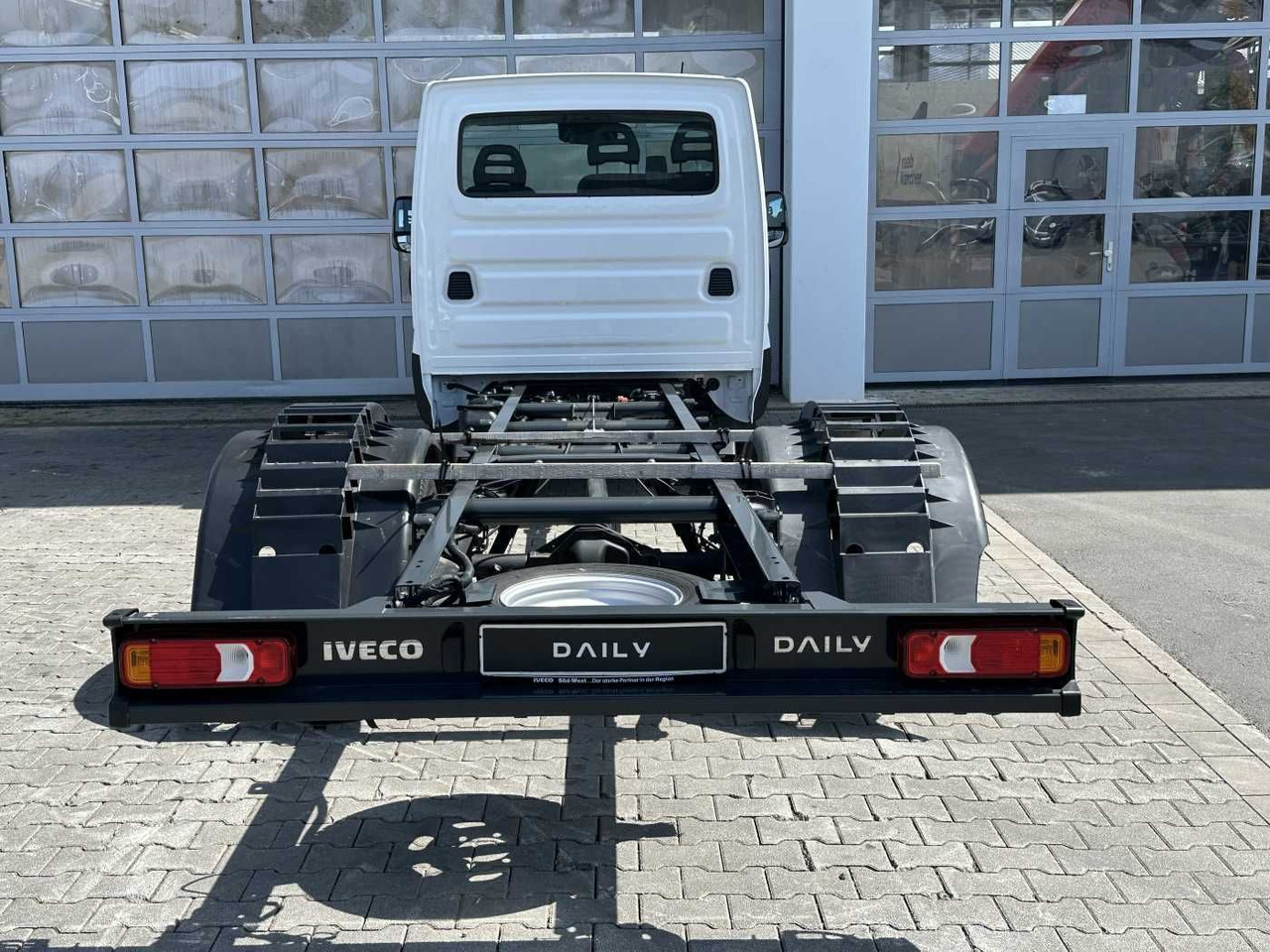 Iveco Daily 50C18 H 3.0L *R4.350mm*Klima* - Alvaz teherautó: 4 kép. Iveco Daily 50C18 H 3.0L *R4.350mm*Klima* - Alvaz teherautó: 4 kép.