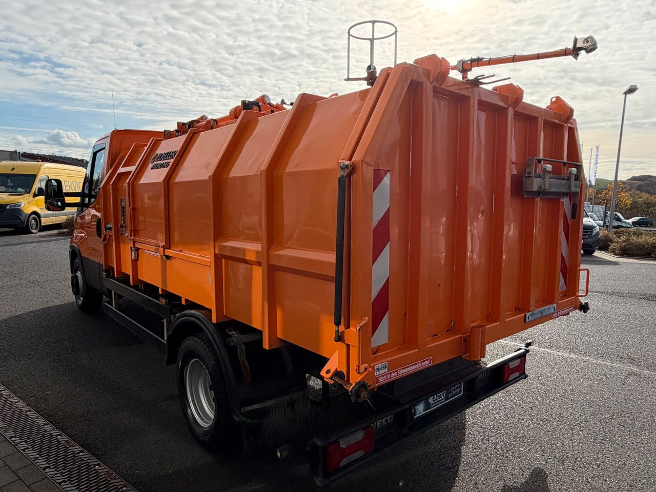 Iveco Daily 65C17 Müllwagen *Zoeller Micro HG* - Szemetesautó: 4 kép. Iveco Daily 65C17 Müllwagen *Zoeller Micro HG* - Szemetesautó: 4 kép.