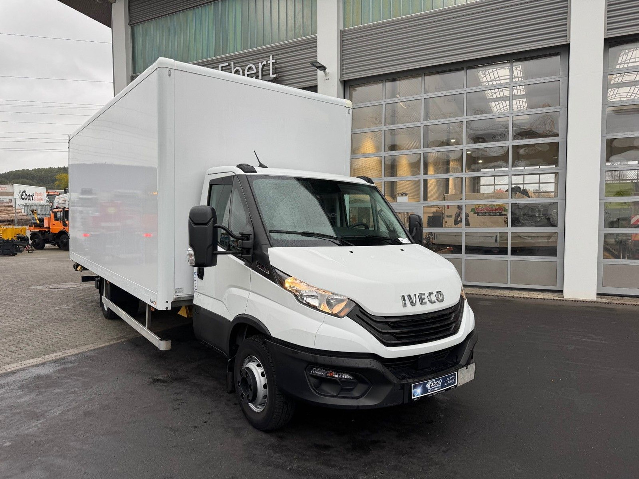 Iveco Daily 70C18 A8 *Koffer*LBW*Automatik* - Dobozos kisteherautó: 2 kép. Iveco Daily 70C18 A8 *Koffer*LBW*Automatik* - Dobozos kisteherautó: 2 kép.