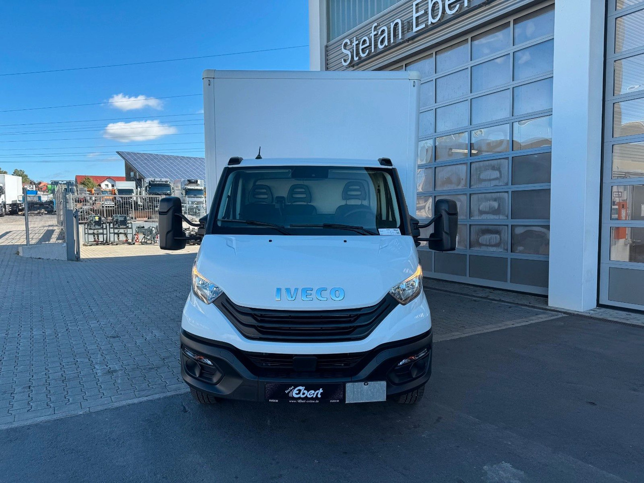 Iveco Daily 70C18 A8 *Koffer*LBW*Automatik* - Dobozos kisteherautó: 2 kép. Iveco Daily 70C18 A8 *Koffer*LBW*Automatik* - Dobozos kisteherautó: 2 kép.