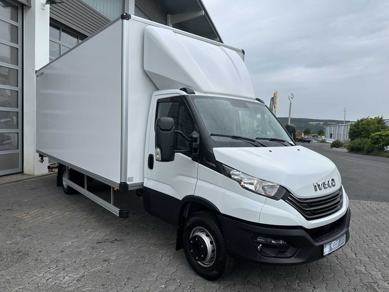 Iveco Daily 70C18 HA8 *R5.100mm*LBW*Luft*Automatik* - Dobozos kisteherautó: 3 kép. Iveco Daily 70C18 HA8 *R5.100mm*LBW*Luft*Automatik* - Dobozos kisteherautó: 3 kép.