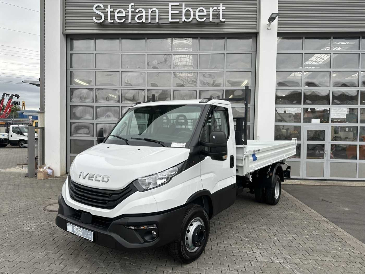 Iveco Daily 70C18H 3-S.-Kipper *R3.750mm*2xAHK* - Billenőplatós kisteherautó: 1 kép. Iveco Daily 70C18H 3-S.-Kipper *R3.750mm*2xAHK* - Billenőplatós kisteherautó: 1 kép.