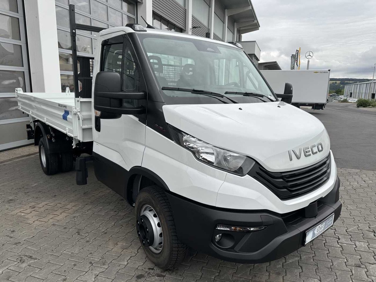 Iveco Daily 70C18H 3-S.-Kipper *R3.750mm*2xAHK* - Billenőplatós kisteherautó: 3 kép. Iveco Daily 70C18H 3-S.-Kipper *R3.750mm*2xAHK* - Billenőplatós kisteherautó: 3 kép.