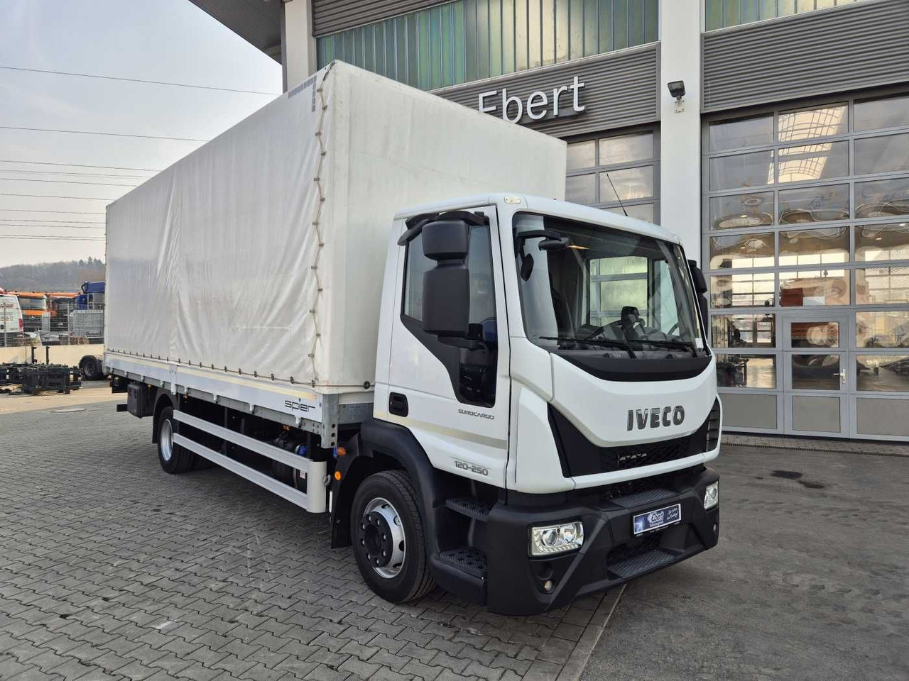 Iveco Eurocargo ML120E25 LBW 1.500kg Klima 3 Sitze - Ponyvás teherautó: 2 kép. Iveco Eurocargo ML120E25 LBW 1.500kg Klima 3 Sitze - Ponyvás teherautó: 2 kép.