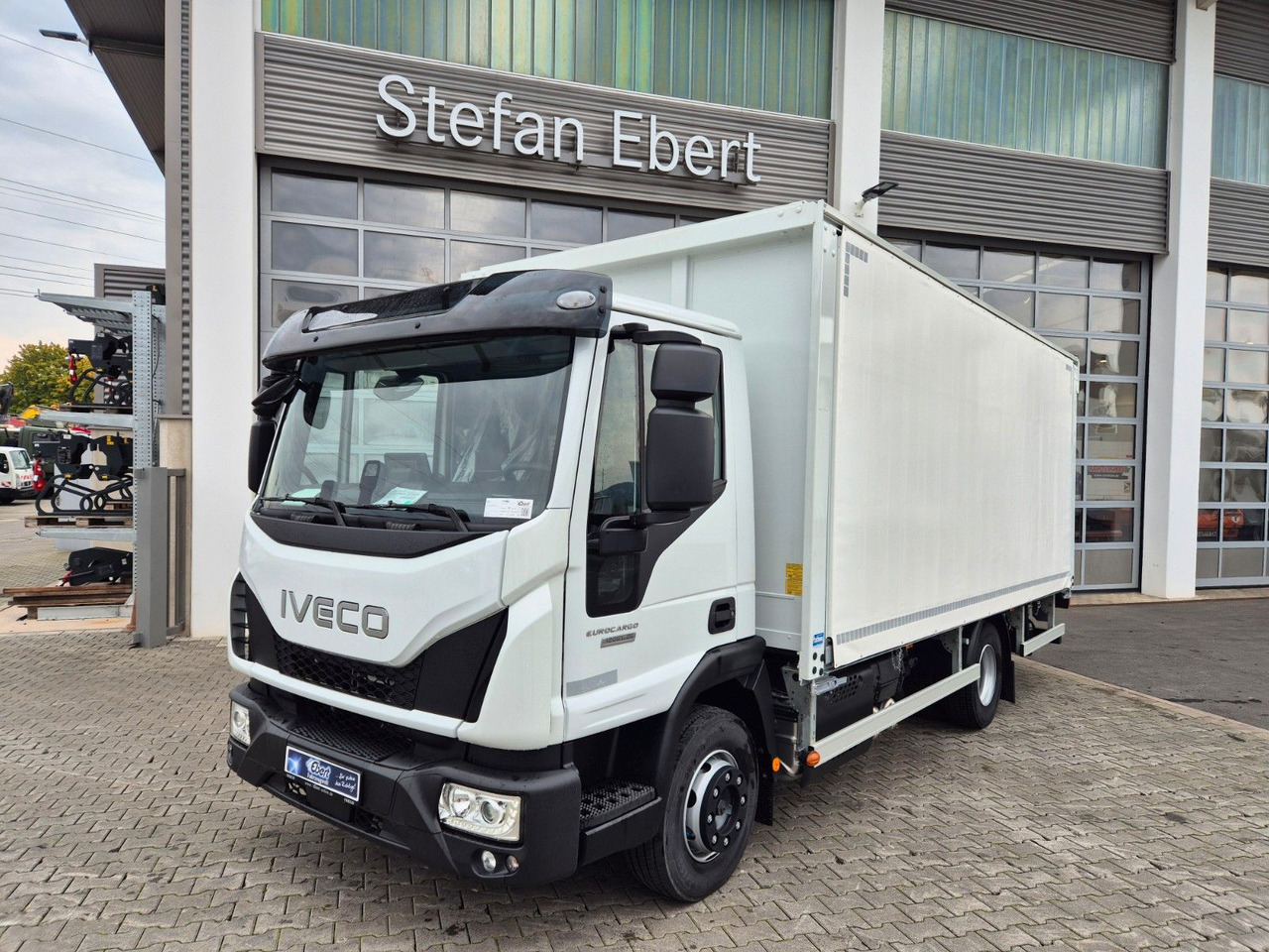 Iveco Eurocargo ML120EL25/P Böse Schiebeplanen LBW AHK - Italszállító teherautó: 1 kép. Iveco Eurocargo ML120EL25/P Böse Schiebeplanen LBW AHK - Italszállító teherautó: 1 kép.
