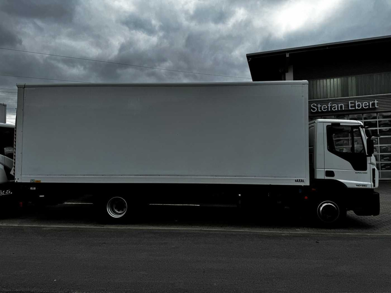 Iveco Eurocargo ML140E28/P 4x2 *LBW*AHK*Klima / 3x - Dobozos felépítményű teherautó: 3 kép. Iveco Eurocargo ML140E28/P 4x2 *LBW*AHK*Klima / 3x - Dobozos felépítményű teherautó: 3 kép.