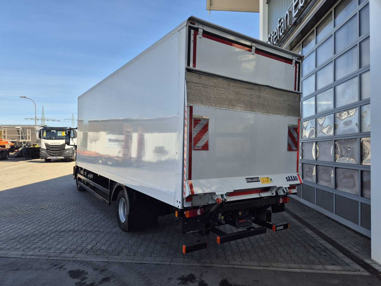 Iveco Eurocargo ML140E28/P 4x2 *LBW*AHK*Klima / 3x - Dobozos felépítményű teherautó: 5 kép. Iveco Eurocargo ML140E28/P 4x2 *LBW*AHK*Klima / 3x - Dobozos felépítményű teherautó: 5 kép.
