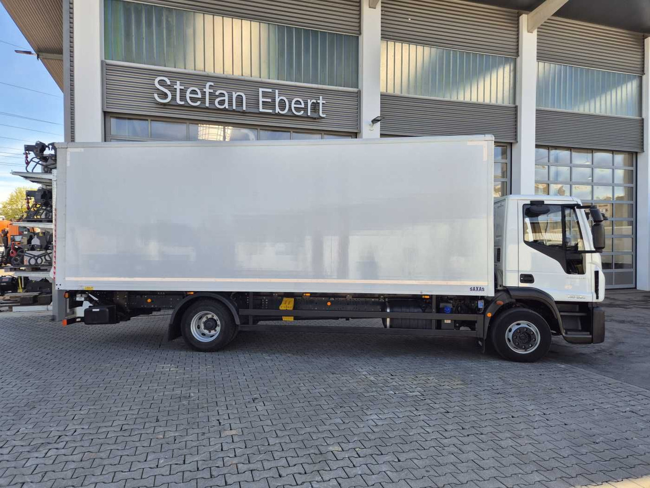 Iveco Eurocargo ML140E28/P 4x2 *LBW*AHK*Klima / 3x - Dobozos felépítményű teherautó: 4 kép. Iveco Eurocargo ML140E28/P 4x2 *LBW*AHK*Klima / 3x - Dobozos felépítményű teherautó: 4 kép.