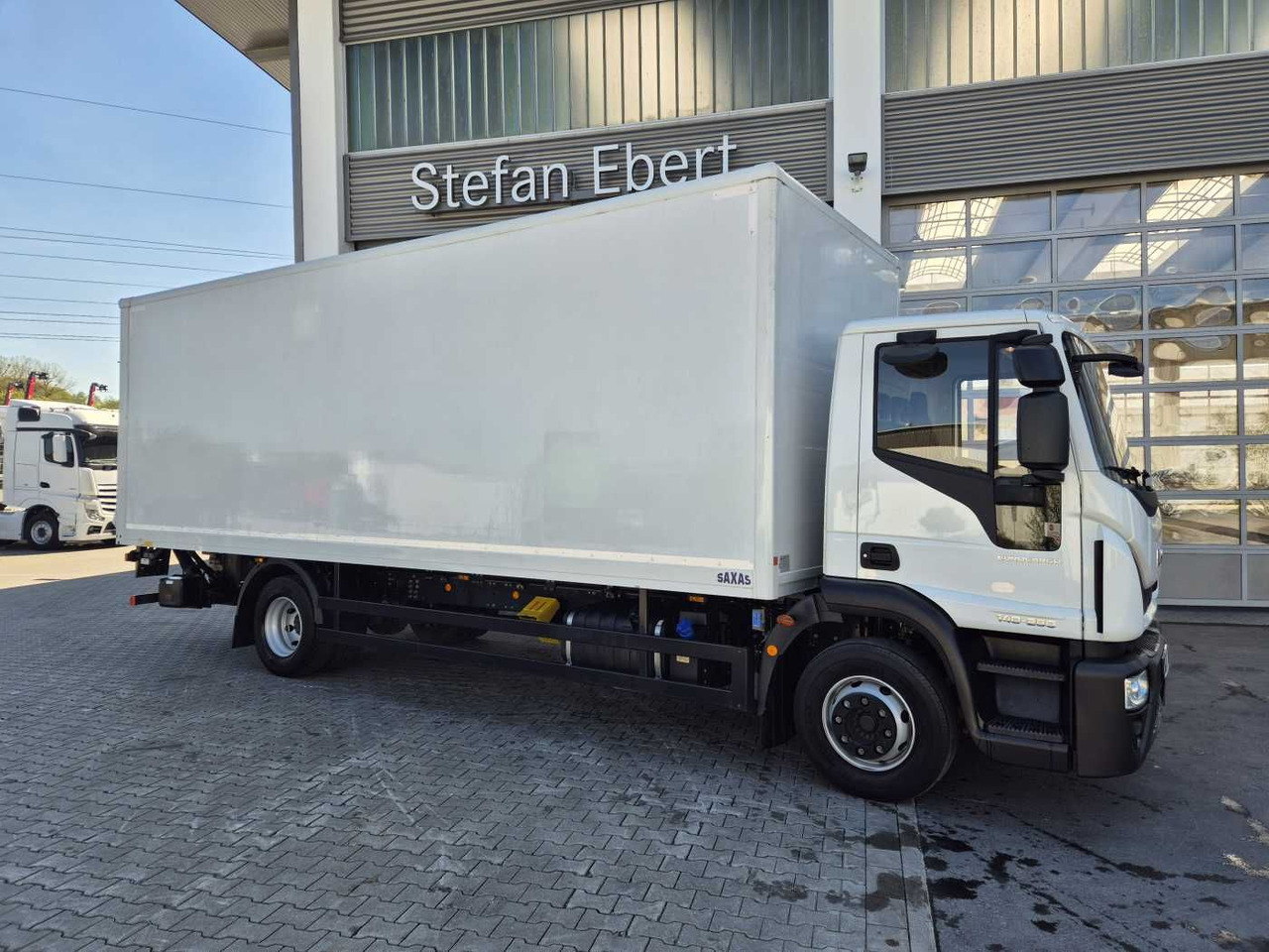 Iveco Eurocargo ML140E28/P 4x2 *LBW*AHK*Klima / 3x - Dobozos felépítményű teherautó: 4 kép. Iveco Eurocargo ML140E28/P 4x2 *LBW*AHK*Klima / 3x - Dobozos felépítményű teherautó: 4 kép.
