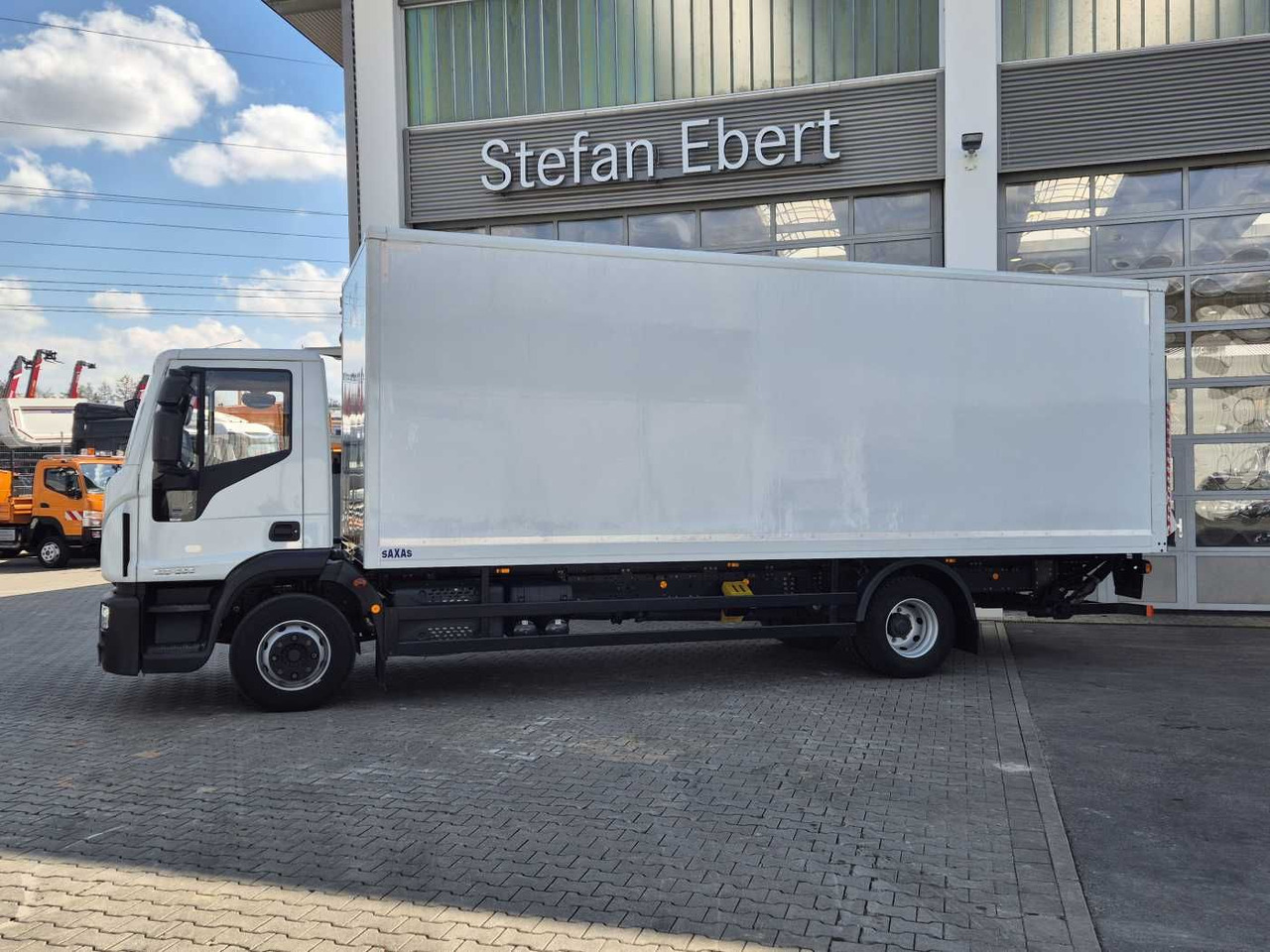 Iveco Eurocargo ML140E28/P 4x2 *LBW*AHK*Klima / 3x - Dobozos felépítményű teherautó: 3 kép. Iveco Eurocargo ML140E28/P 4x2 *LBW*AHK*Klima / 3x - Dobozos felépítményű teherautó: 3 kép.