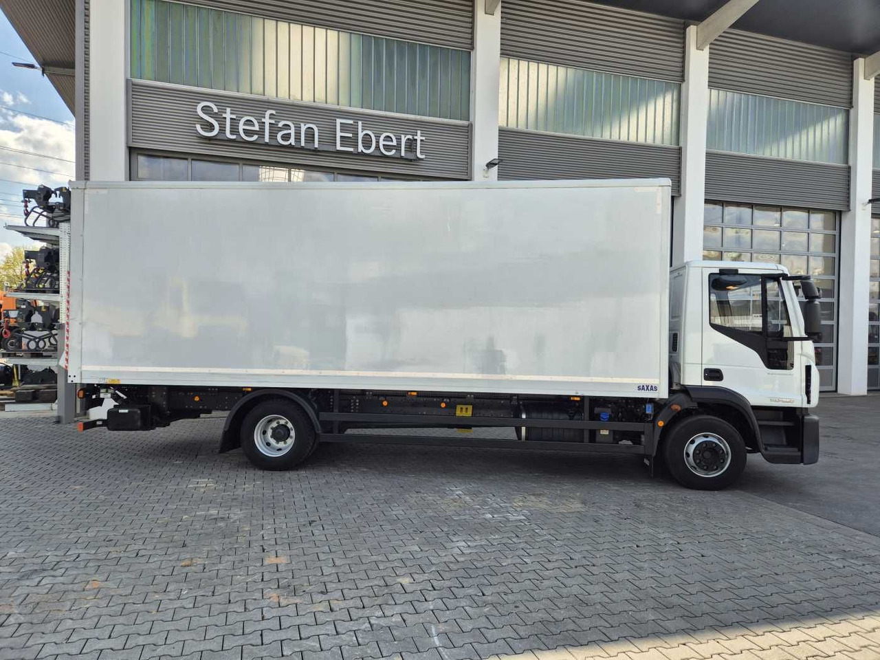 Iveco Eurocargo ML140E28/P 4x2 *LBW*AHK*Klima / 3x - Dobozos felépítményű teherautó: 4 kép. Iveco Eurocargo ML140E28/P 4x2 *LBW*AHK*Klima / 3x - Dobozos felépítményű teherautó: 4 kép.