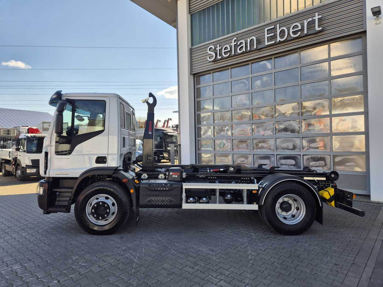 Iveco Eurocargo ML160E25/P HIAB Multilift XR10S4150 - Horgos rakodó teherautó: 5 kép. Iveco Eurocargo ML160E25/P HIAB Multilift XR10S4150 - Horgos rakodó teherautó: 5 kép.