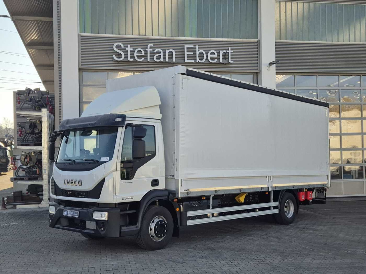 Iveco Eurocargo ML160E28/P LBW Bär Schiebeplane AHK - Ponyvás teherautó: 3 kép. Iveco Eurocargo ML160E28/P LBW Bär Schiebeplane AHK - Ponyvás teherautó: 3 kép.