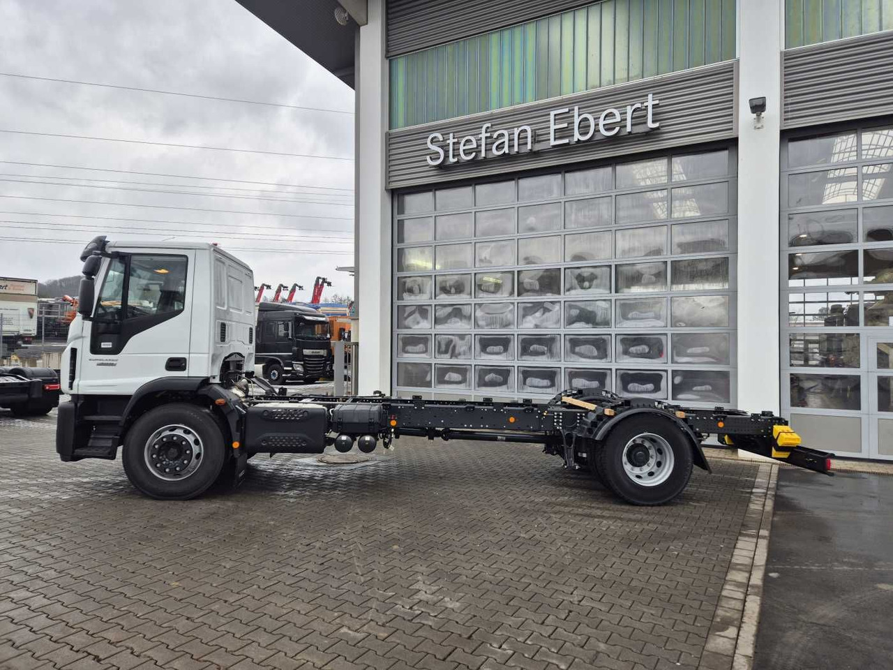 Iveco Eurocargo ML180E28/P 4x2 ZF-Automatik 8AP 3Stück - Alvaz teherautó: 5 kép. Iveco Eurocargo ML180E28/P 4x2 ZF-Automatik 8AP 3Stück - Alvaz teherautó: 5 kép.
