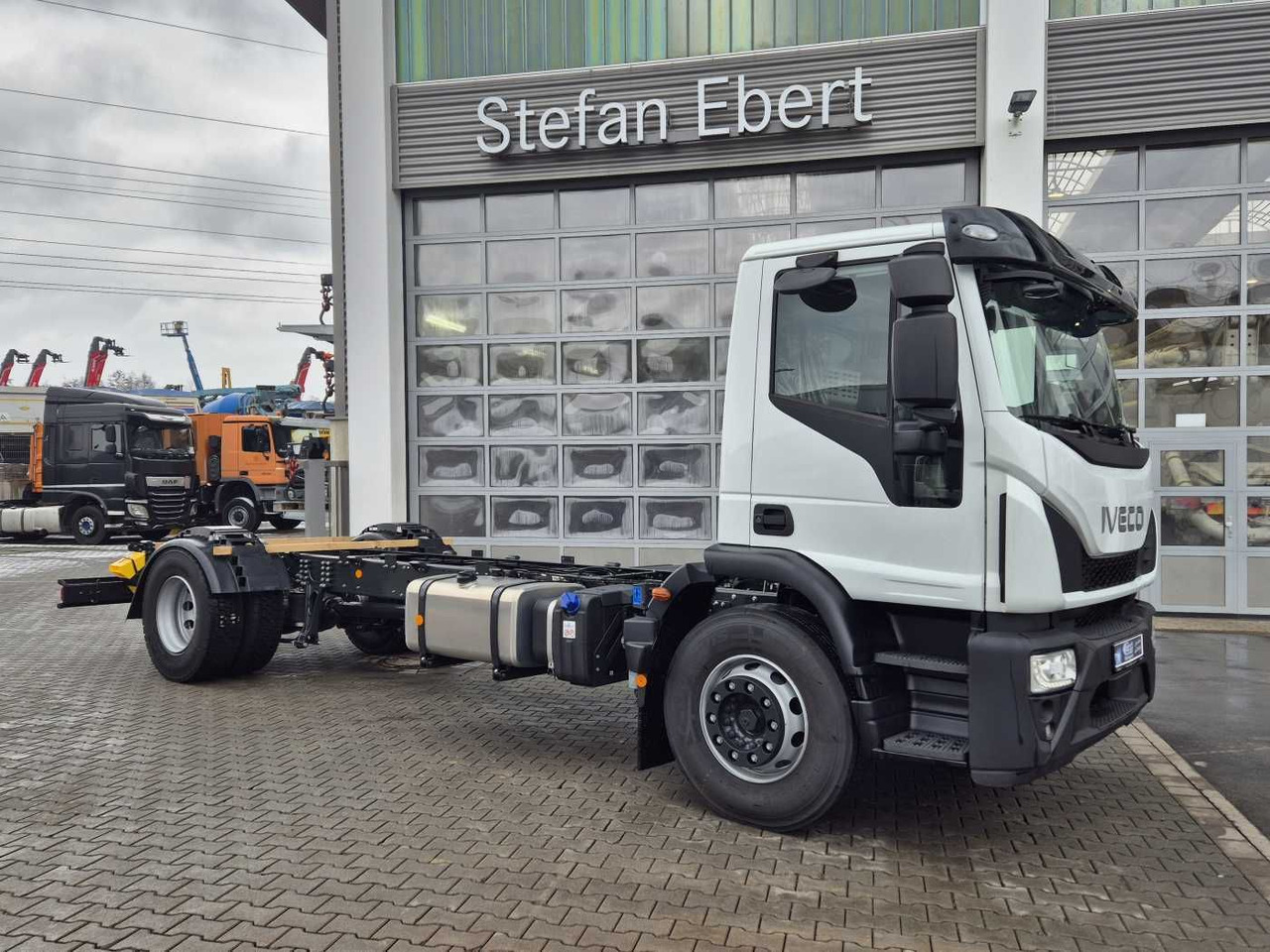 Iveco Eurocargo ML180E28/P 4x2 ZF-Automatik 8AP 3Stück - Alvaz teherautó: 4 kép. Iveco Eurocargo ML180E28/P 4x2 ZF-Automatik 8AP 3Stück - Alvaz teherautó: 4 kép.